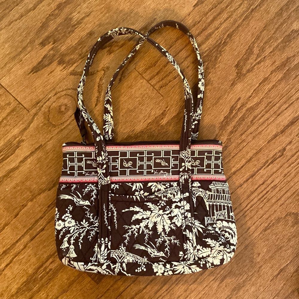 Vera Bradley bag really cute pattern with birds, flowers and leaves